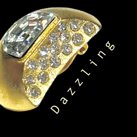 Vintage Unsigned Dazzing Jeweled Clip Brushed Gold Tone Earrings - Picture 2 of 4